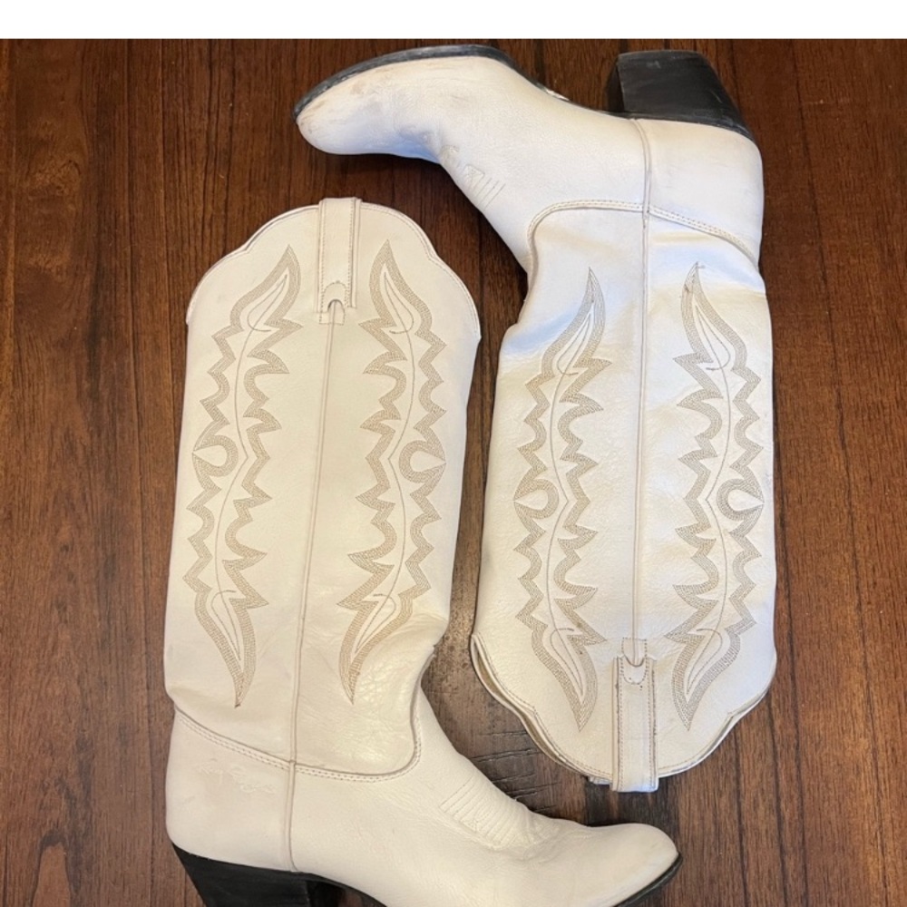 White Heeled Boots - Picture 5 of 12